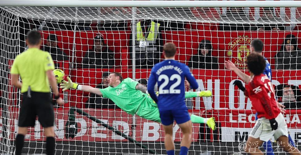 近四赛季皮克福德第3次荣膺月度最佳扑救，追平奥纳纳同期纪录